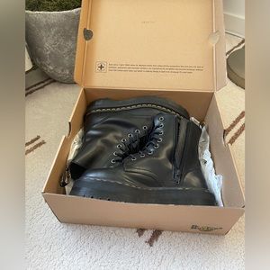 Dr. Marten Jadon platform boot